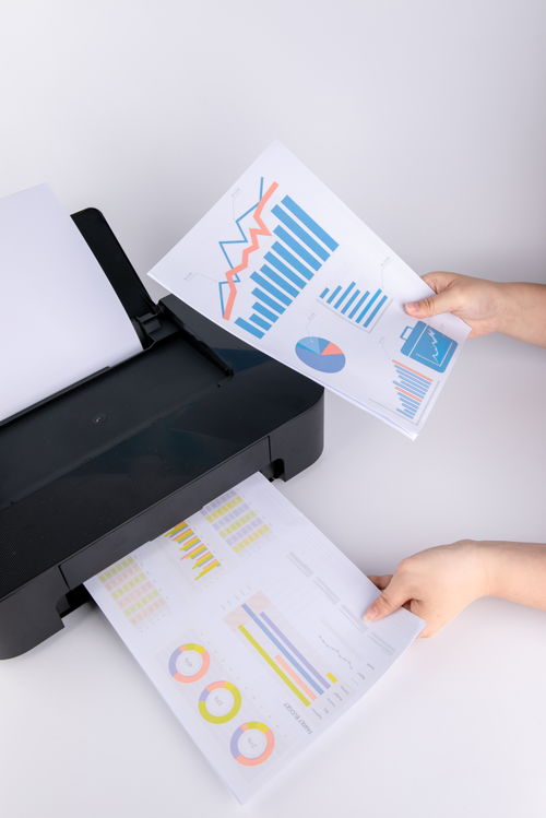 打印機(jī)與辦公用品 現(xiàn)代商務(wù)攝影的視覺焦點(diǎn)